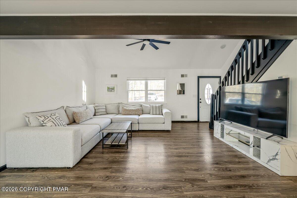 3260 Bluebird Drive Bushkill, PA 18324 - Photo 3 of 29 Living Room