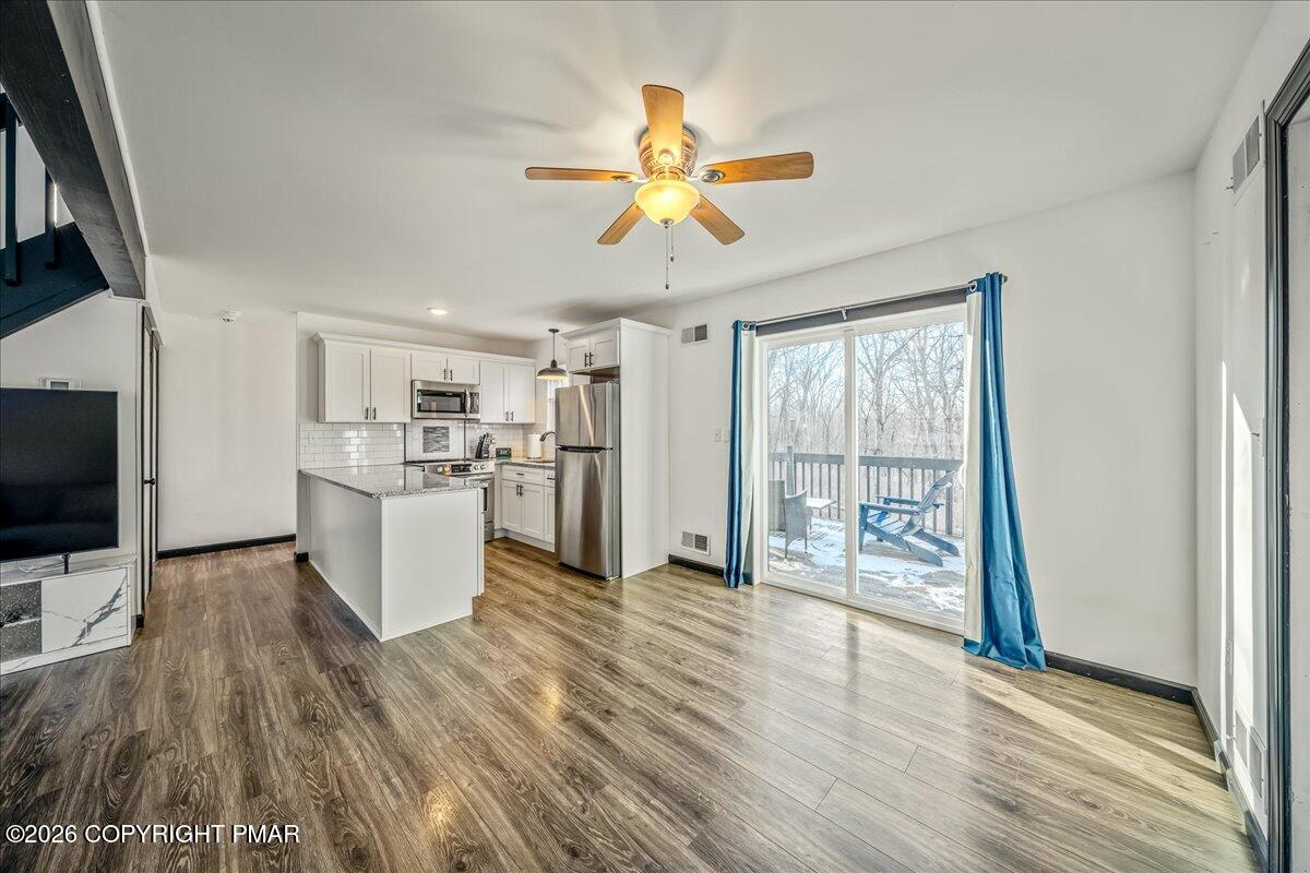 3260 Bluebird Drive Bushkill, PA 18324 - Photo 5 of 29 Dining Area/ Kitchen