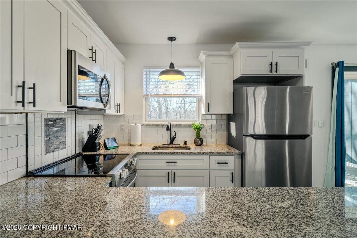 3260 Bluebird Drive Bushkill, PA 18324 - Photo 8 of 29 Kitchen