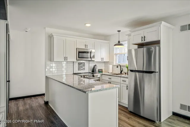 $349,000 | 3260 Bluebird Drive, Bushkill, PA 18324