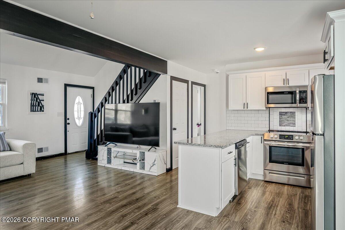 3260 Bluebird Drive Bushkill, PA 18324 - Photo 10 of 29 Kitchen/ Living Room
