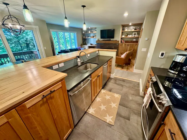 $599,000 | 116 Snow Creek Road, Unit 52, Warren, VT 05674