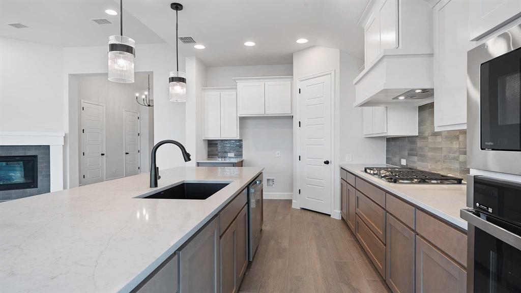 1104 Barnmeadow Lane Forney, TX 75126 - Photo 11 of 33 a kitchen with stainless steel appliances granite countertop a sink a stove and a refrigerator
