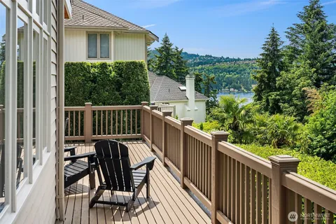 $1,900,000 | 19524 Southeast 24th Place, Sammamish, WA 98075