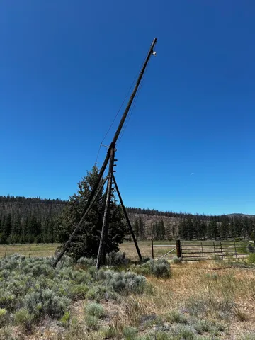 a view of a back yard from a balcony