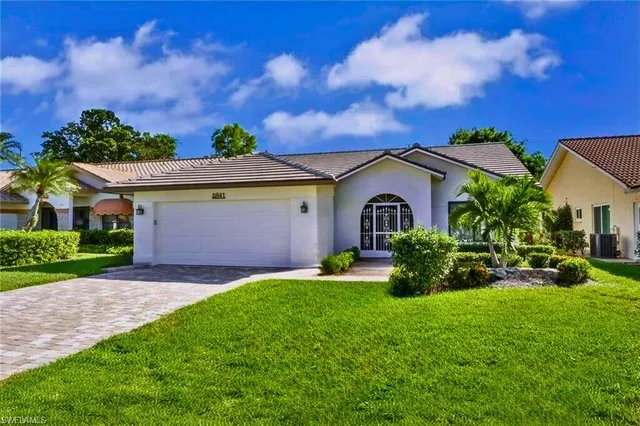 $659,900 | 841 Kings Way, Naples, FL 34104