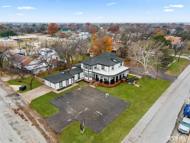 $575,000 | 405 West Gilbert Street, Henrietta, TX 76365