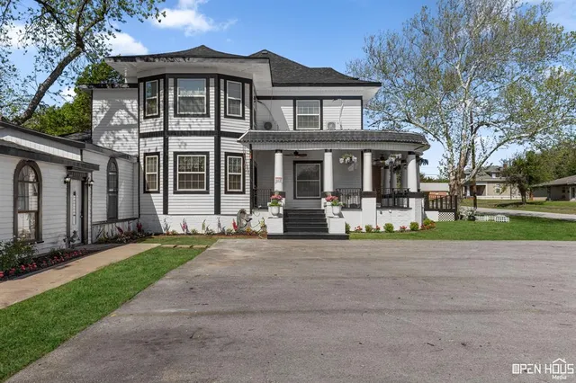 $575,000 | 405 West Gilbert Street, Henrietta, TX 76365