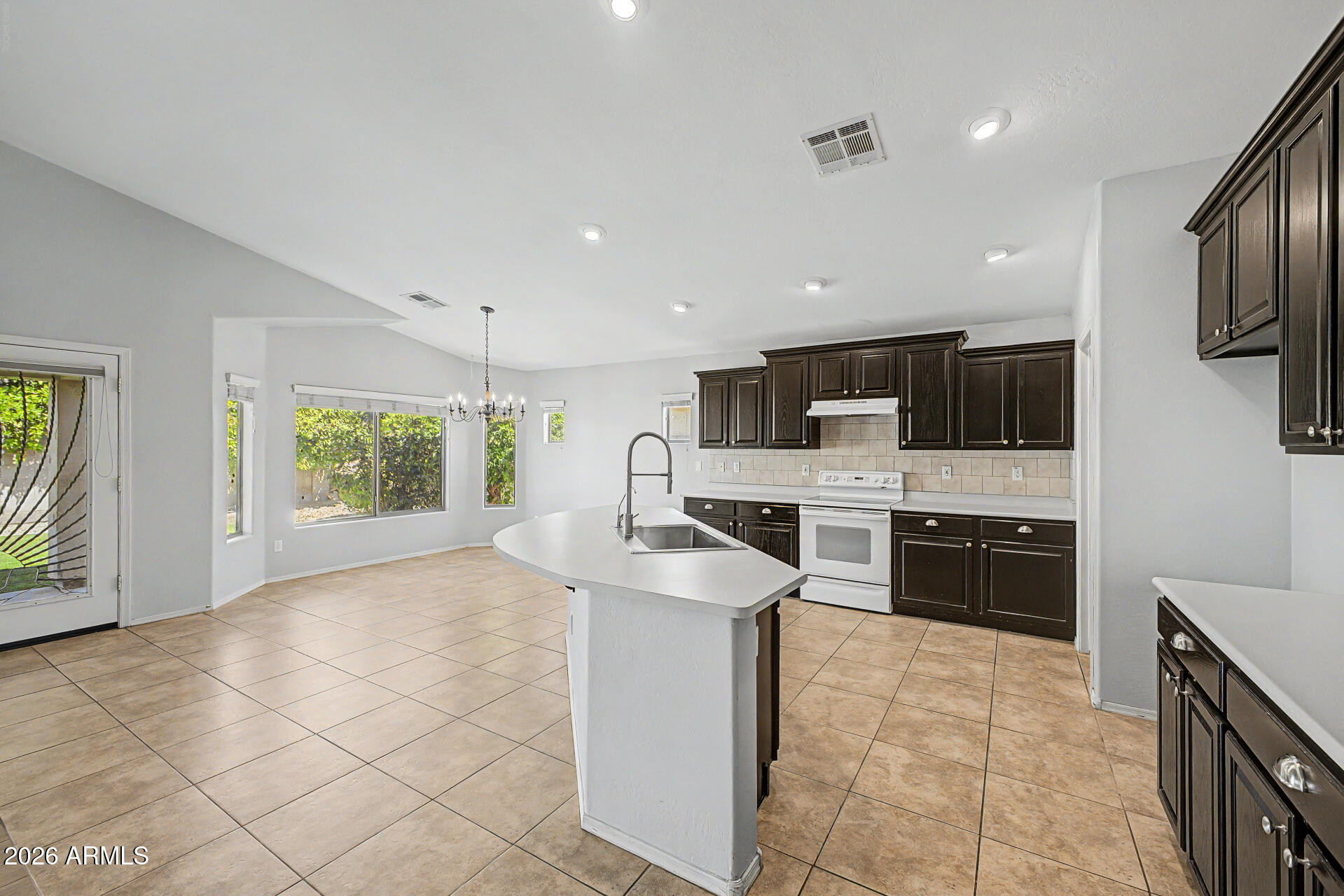 3546 East Fairview Street Gilbert, AZ 85295 - Photo 5 of 27 Kitchen Dining
