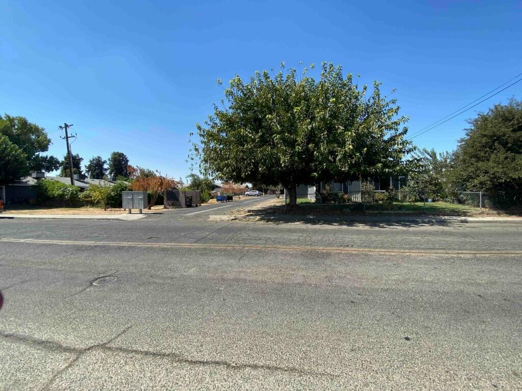 915-943 North Rinaldi Street Visalia, CA 93291 - Photo 2 of 8 123_1