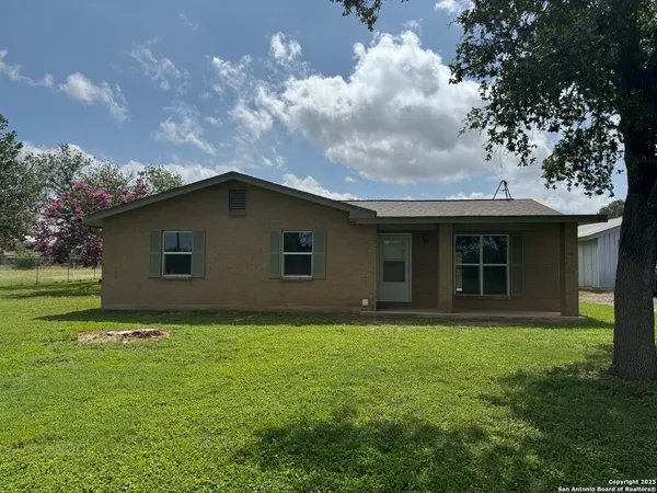 $1,550 | 74 McCoy Lane, Lytle, TX 78052