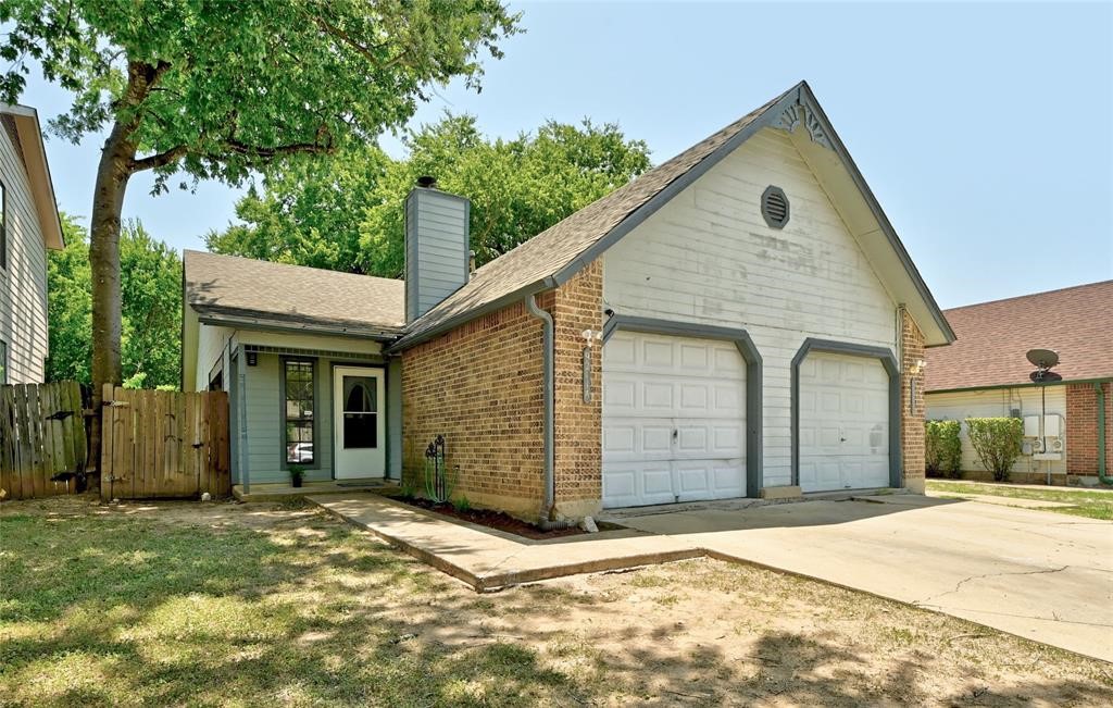 a view of a house with a yard and garage