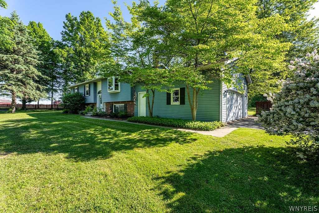 13670 Martin Road Akron, NY 14001 - Photo 4 of 49