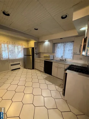 $4,000 | 137 North 17th Street, Bloomfield, NJ 07003