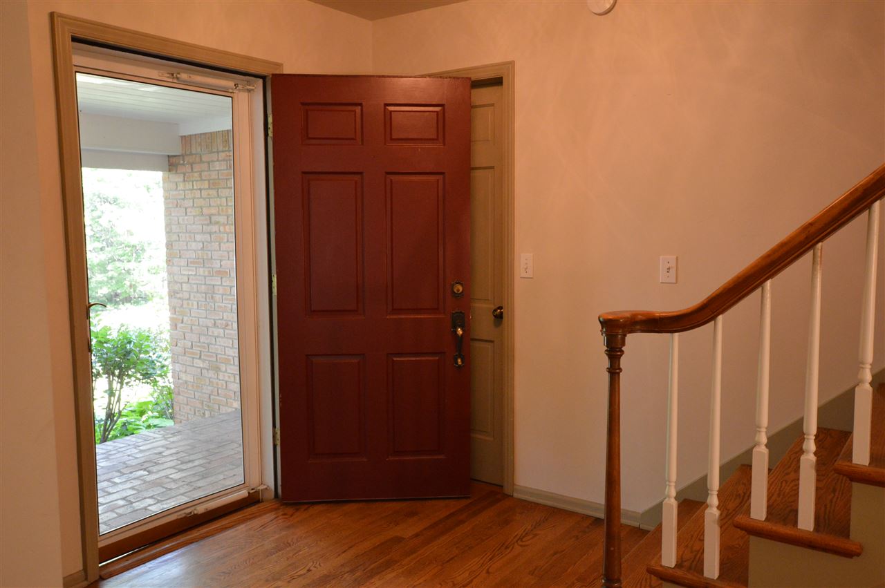 718 Bloomfield Road Traverse City, MI 49686 - Photo 12 of 82 1851260-11.JPG