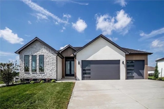 $655,000 | 2701 Northeast Wheatley Drive, Blue Springs, MO 64029