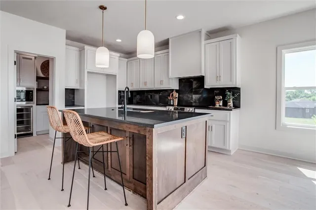 $655,000 | 2701 Northeast Wheatley Drive, Blue Springs, MO 64029