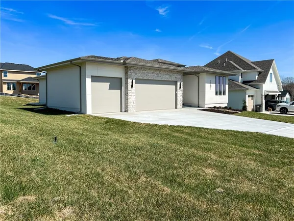 $655,000 | 2701 Northeast Wheatley Drive, Blue Springs, MO 64029