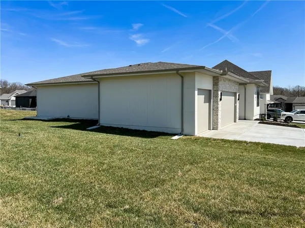 $655,000 | 2701 Northeast Wheatley Drive, Blue Springs, MO 64029