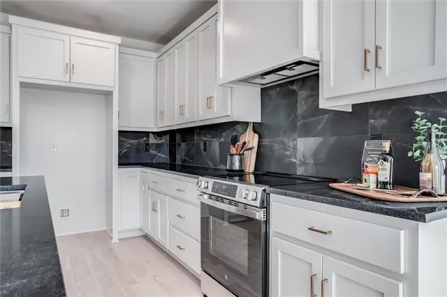 $655,000 | 2701 Northeast Wheatley Drive, Blue Springs, MO 64029