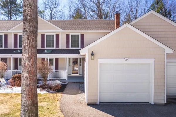 $475,000 | 29 Hampton Glen Drive, Unit 10, Kennebunk, ME 04043