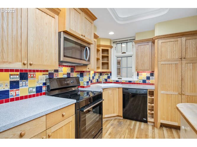 1209 Southwest 6th Avenue, Unit 303 Portland, OR 97204 - Photo 21 of 32 Kitchen