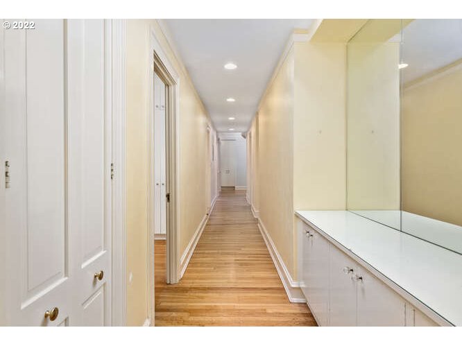 1209 Southwest 6th Avenue, Unit 303 Portland, OR 97204 - Photo 22 of 32 Hallway