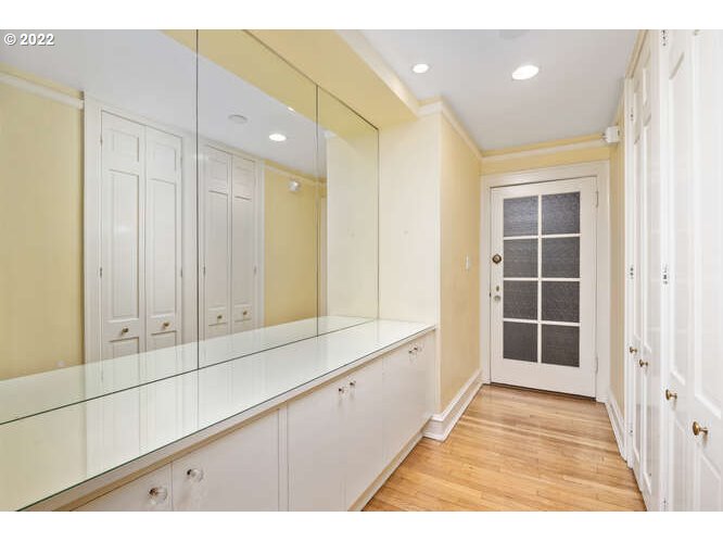 1209 Southwest 6th Avenue, Unit 303 Portland, OR 97204 - Photo 10 of 32 Entrance/Foyer