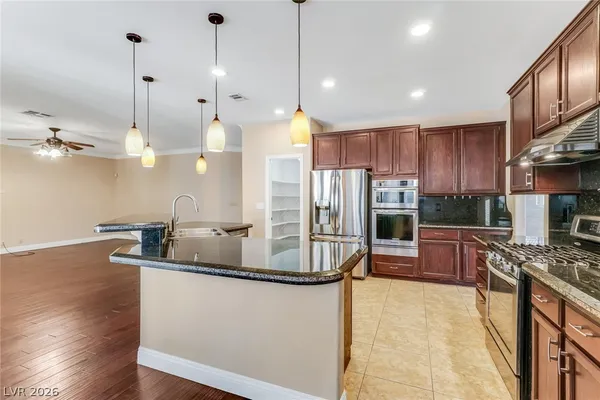 $875,000 | 7 Crown Valley Drive, Henderson, NV 89074