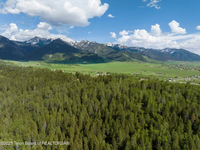 $849,000 | 202 Alpine Hills Drive, Alpine, WY 83128