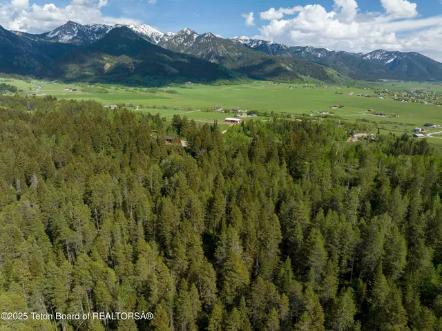 $849,000 | 202 Alpine Hills Drive, Alpine, WY 83128