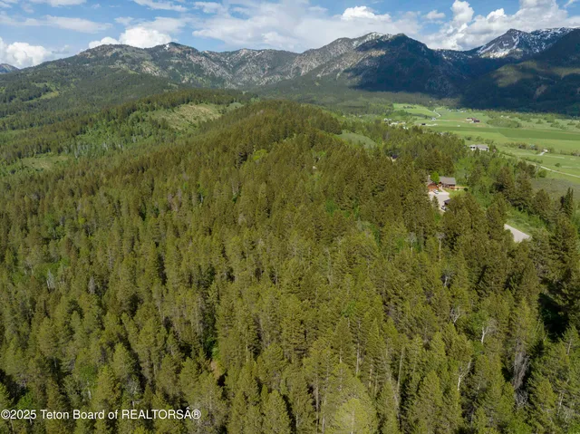 $849,000 | 202 Alpine Hills Drive, Alpine, WY 83128