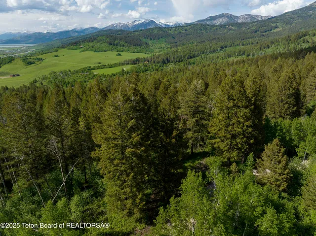 $849,000 | 202 Alpine Hills Drive, Alpine, WY 83128