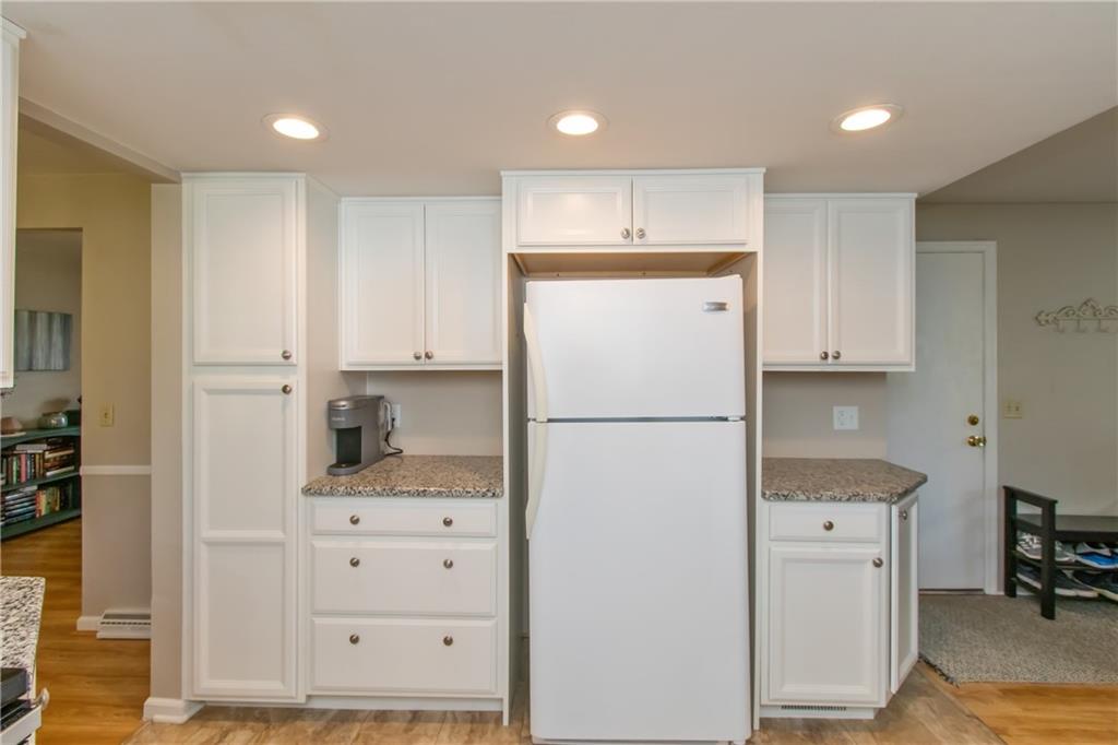 3110 Taylor Road Columbus, IN 47203 - Photo 10 of 33 Gallery Image 10