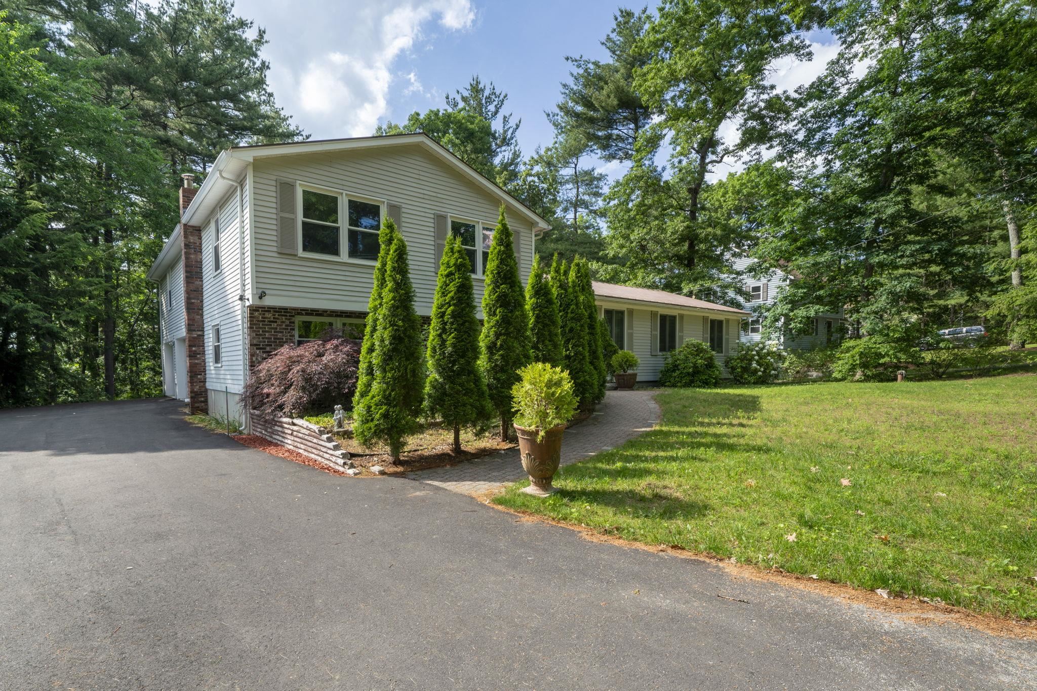 23 Mid. Dunstable Road Nashua, NH 03062 - Photo 2 of 48