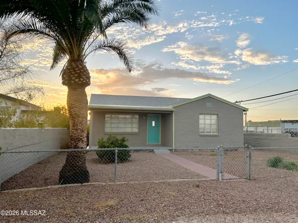 $1,560 | 902 South Fremont Avenue, Tucson, AZ 85719