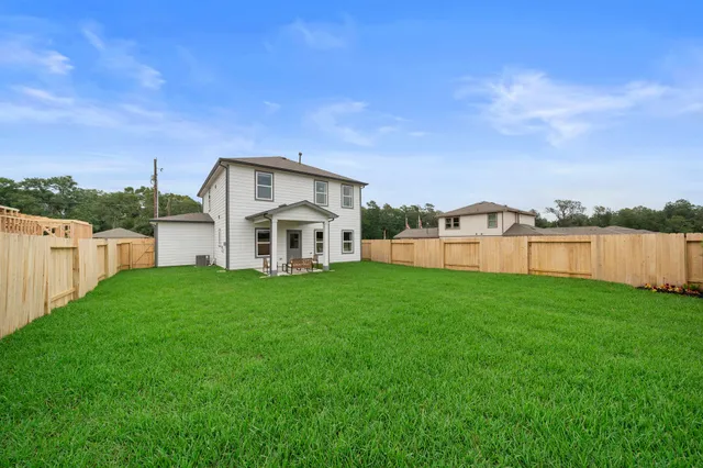 a view of a house with backyard and garden