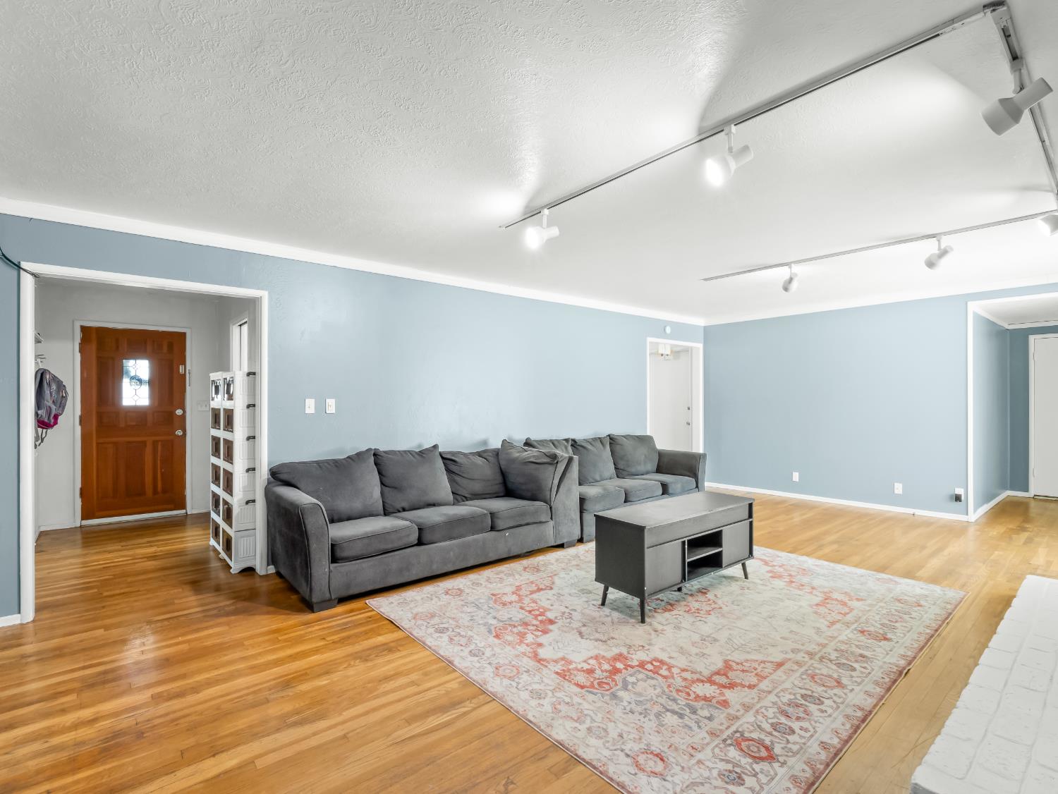 519 West Rialto Avenue Fresno, CA 93705 - Photo 13 of 36 a living room with furniture and wooden floor