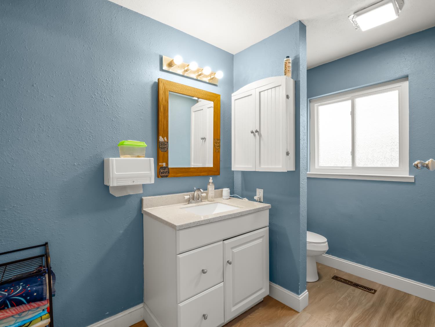 519 West Rialto Avenue Fresno, CA 93705 - Photo 21 of 36 a bathroom with a sink vanity and a mirror