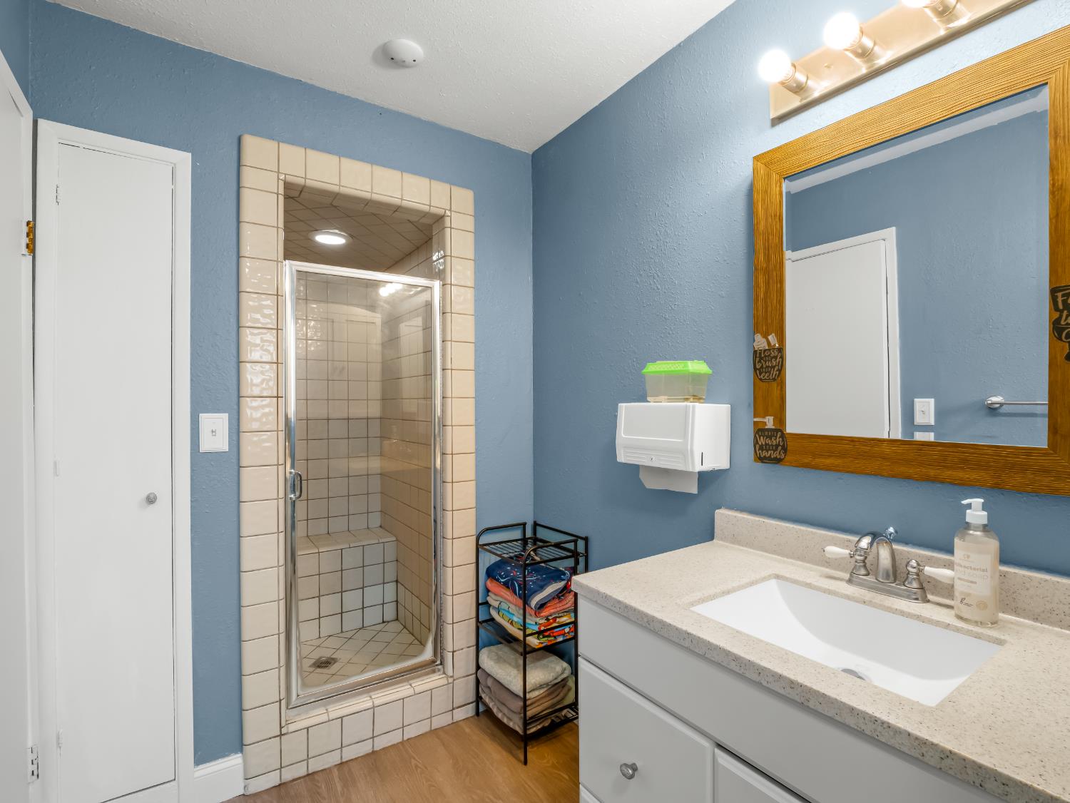 519 West Rialto Avenue Fresno, CA 93705 - Photo 22 of 36 a bathroom with a sink vanity granite and a mirror