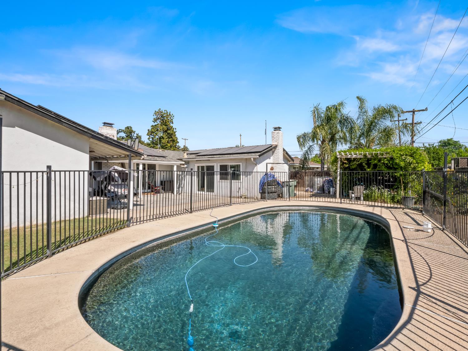 519 West Rialto Avenue Fresno, CA 93705 - Photo 35 of 36 a swimming pool with outdoor seating