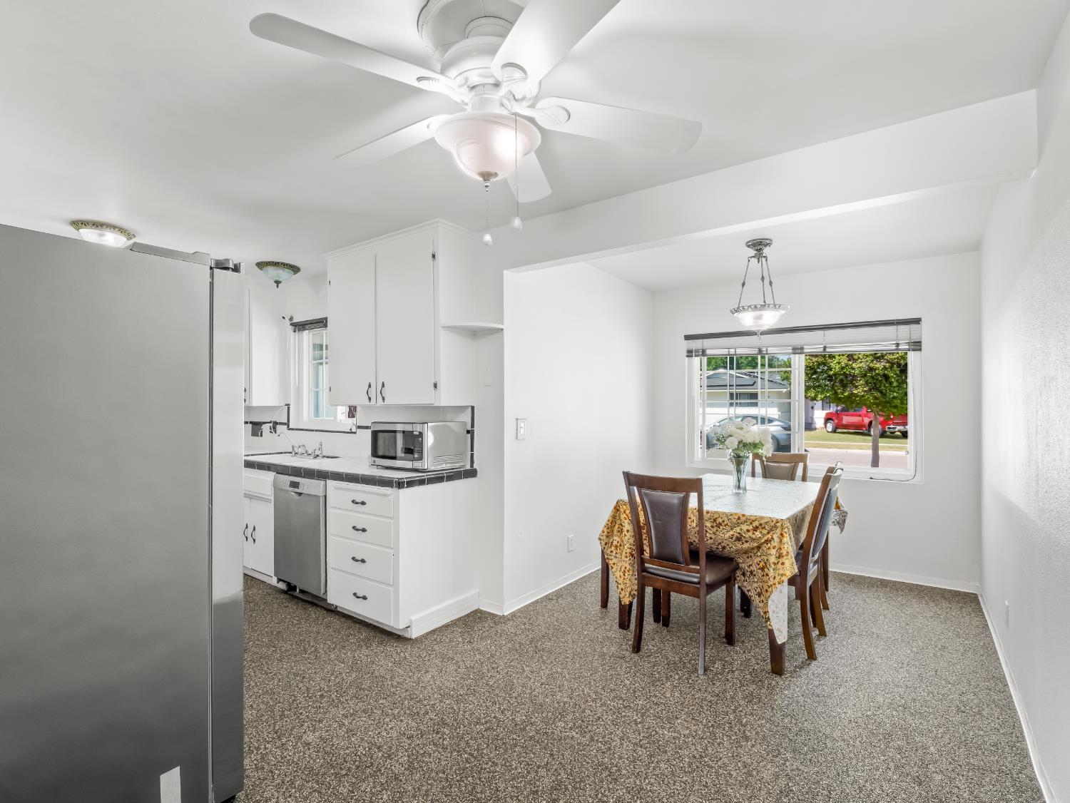 519 West Rialto Avenue Fresno, CA 93705 - Photo 8 of 36 a view of dining room and window