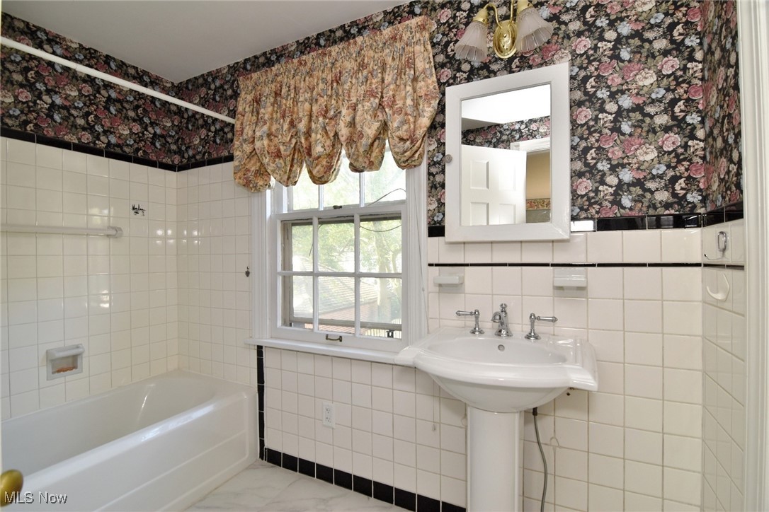3898 Tyndall Road Cleveland, OH 44118 - Photo 17 of 38 Gallery Image 17