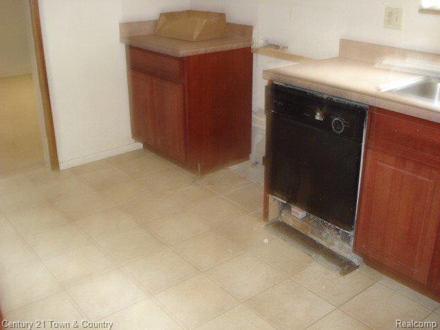 2544 Charms Road Wixom, MI 48393 - Photo 3 of 20 DSC00898
