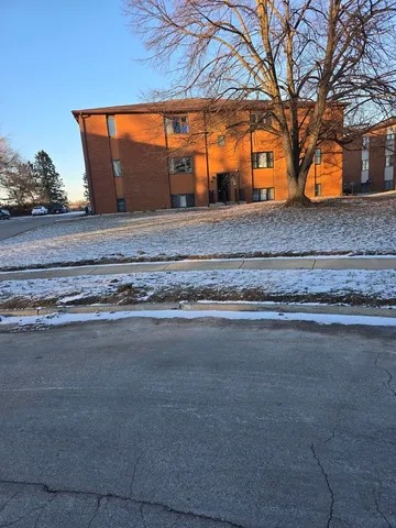 $60,000 | 7 Willedrob Road, Unit 1C, Bloomington, IL 61701