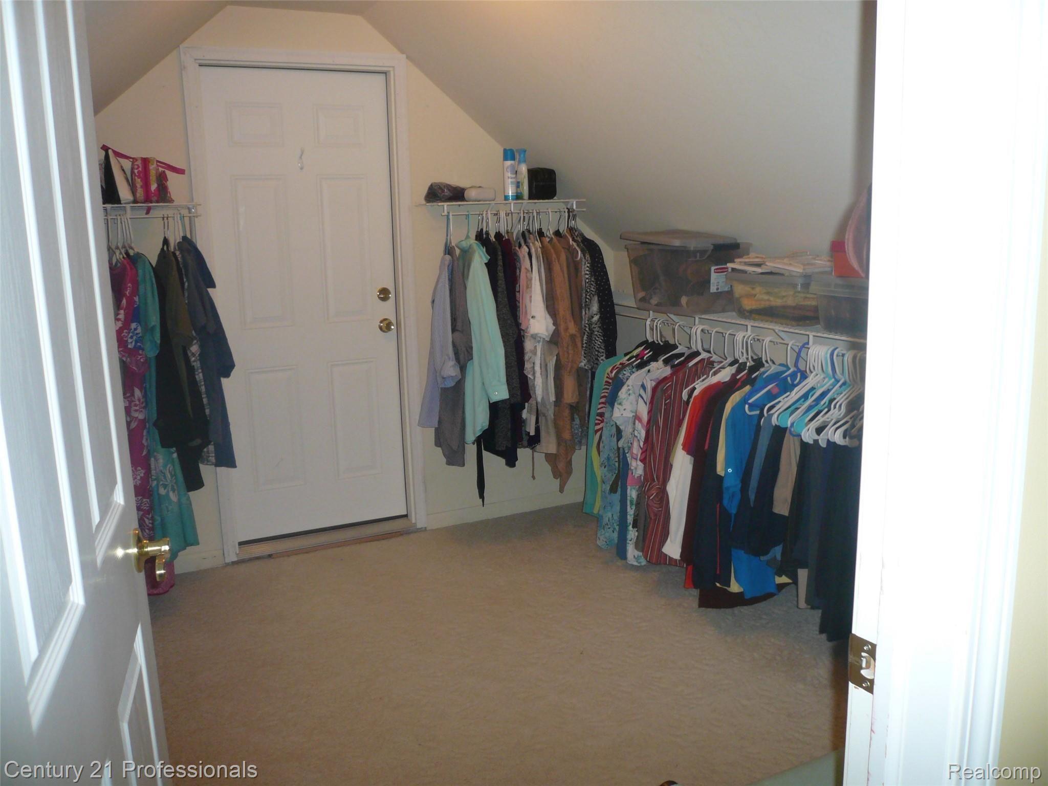 3863 Fawn Drive Rochester, MI 48306 - Photo 32 of 55 P1040180.JPG