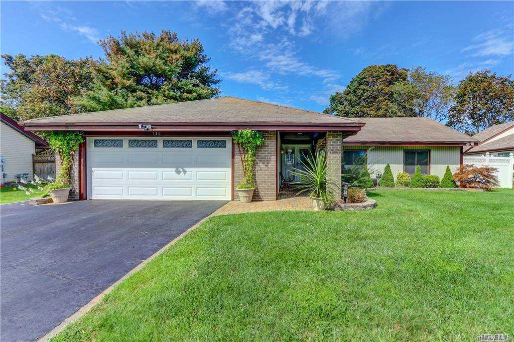 121 Inverness Road Holbrook, NY 11741 - Photo 1 of 1 Gallery Image 1