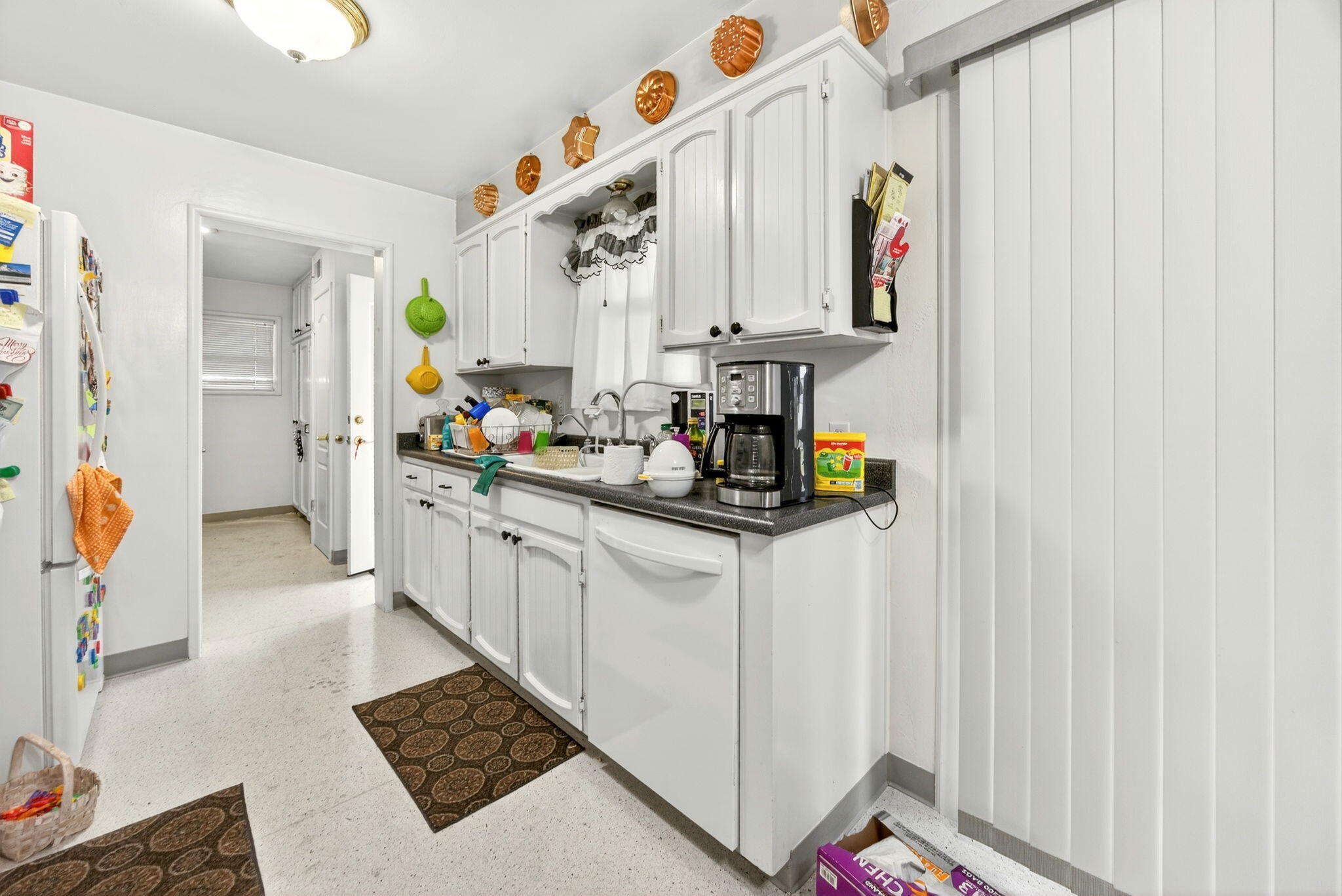 709 Lawnsdale Road Medford, OR 97504 - Photo 17 of 36 KItchen