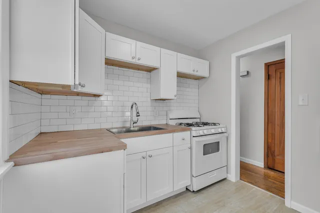 $1,575 | 11319 Tecumseh, Redford, MI 48239