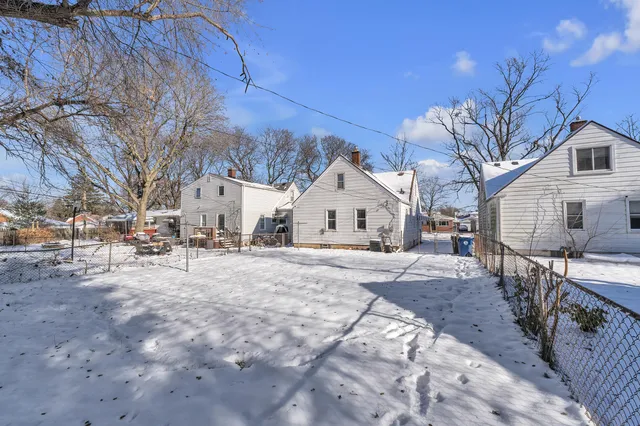 $1,575 | 11319 Tecumseh, Redford, MI 48239